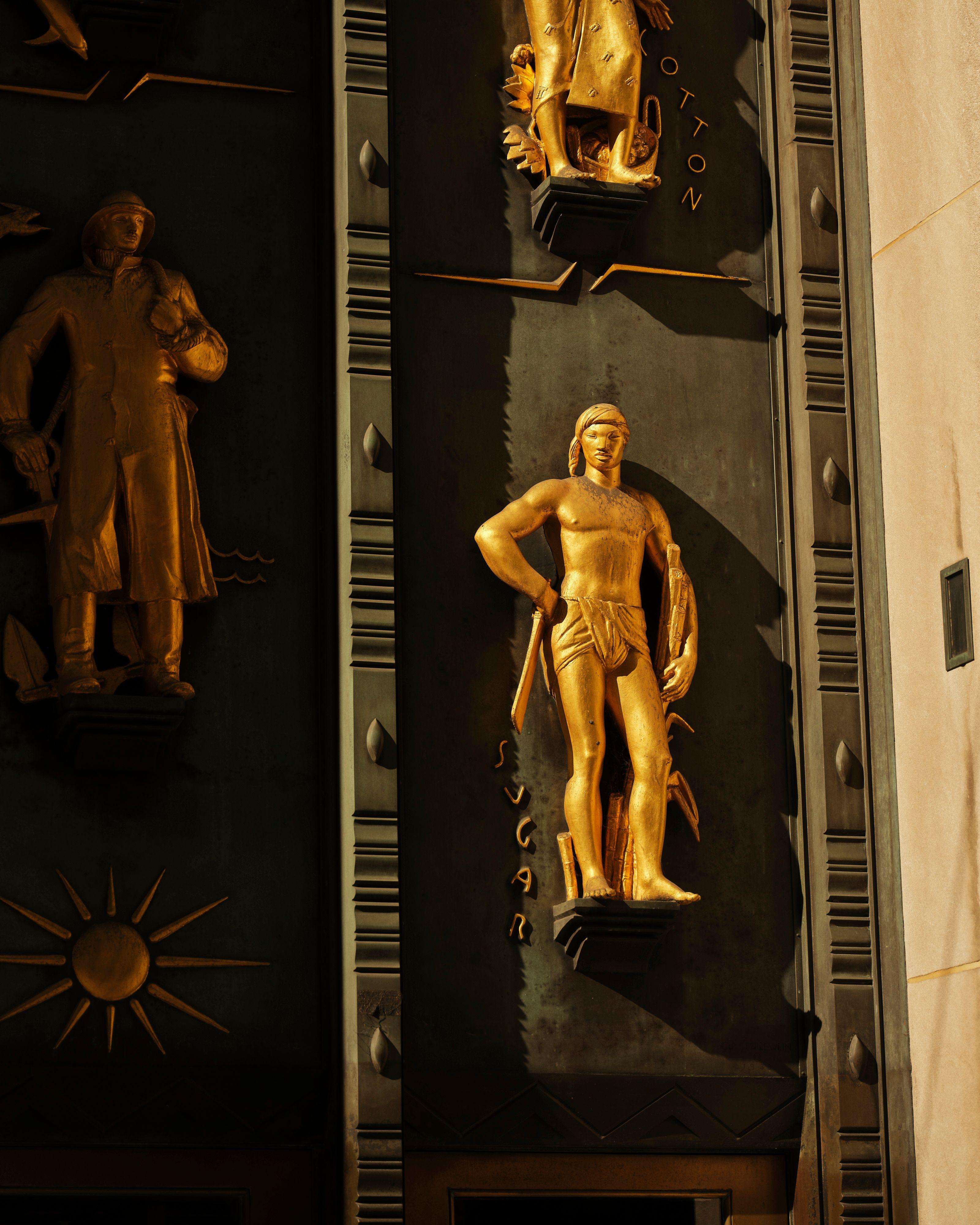 gold statue at rockefeller center